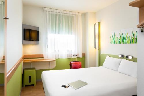 B&B Hotel Zaragoza Plaza Mozart Bagian luar foto