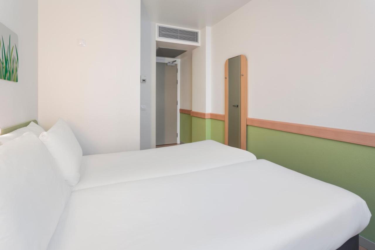B&B Hotel Zaragoza Plaza Mozart Bagian luar foto
